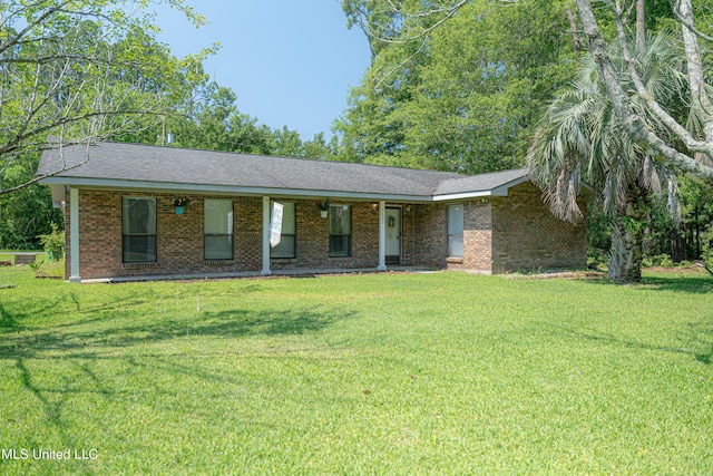 ranch-style home with a front yard