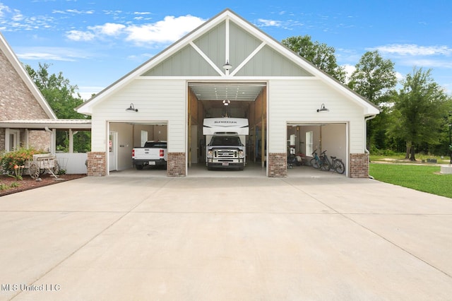 view of detached garage