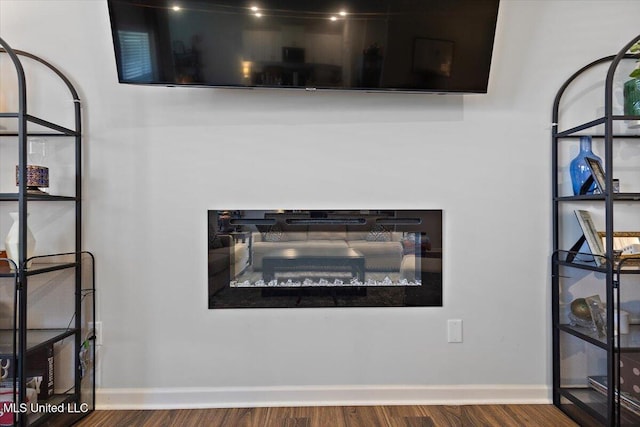 2250 Hyacinth Ln, Hernando, MS 38632 - detailed view of wood finished floors and baseboards