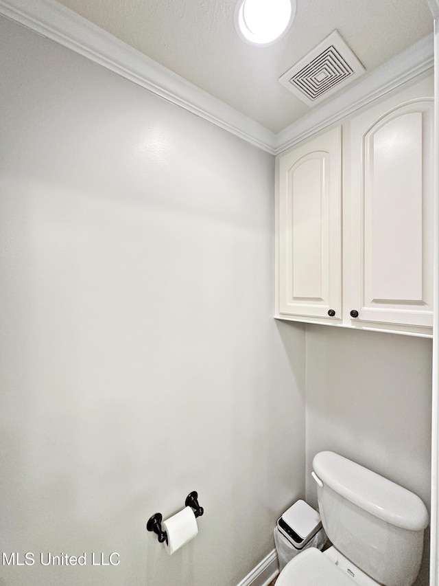 bathroom featuring visible vents, ornamental molding, baseboards, and toilet