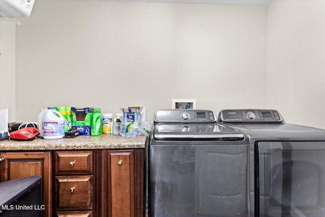 6313 Hermosa Dr, Ocean Springs, MS 39564 - clothes washing area featuring independent washer and dryer