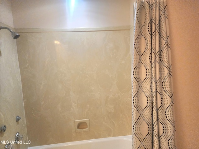 1618 Pear Orchard Pl, Jackson, MS 39211 - bathroom featuring shower / tub combo with curtain