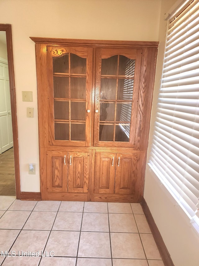 1618 Pear Orchard Pl, Jackson, MS 39211 - details with baseboards