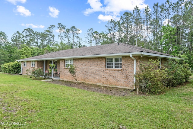 back of house featuring a lawn