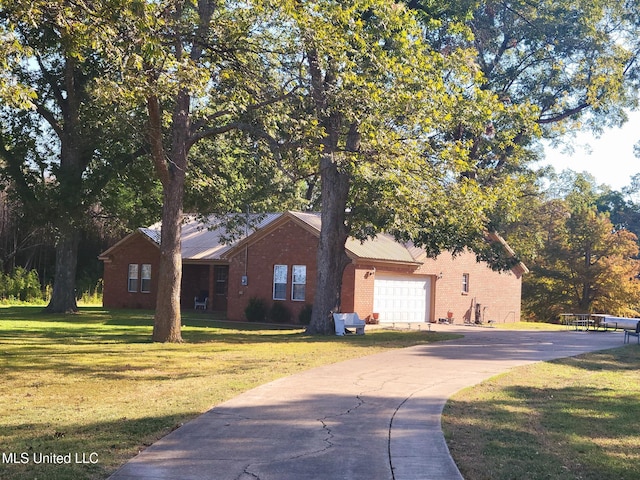 view of front facade with a front yard