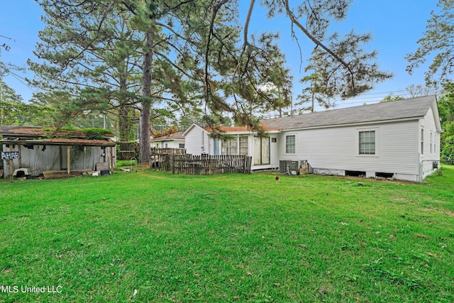 back of house featuring a yard