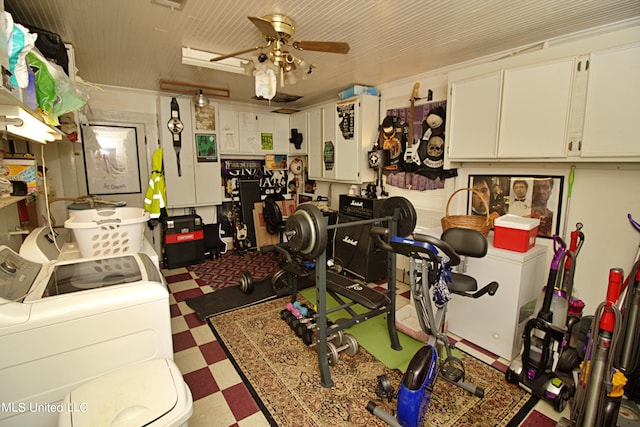 interior space with ceiling fan and independent washer and dryer