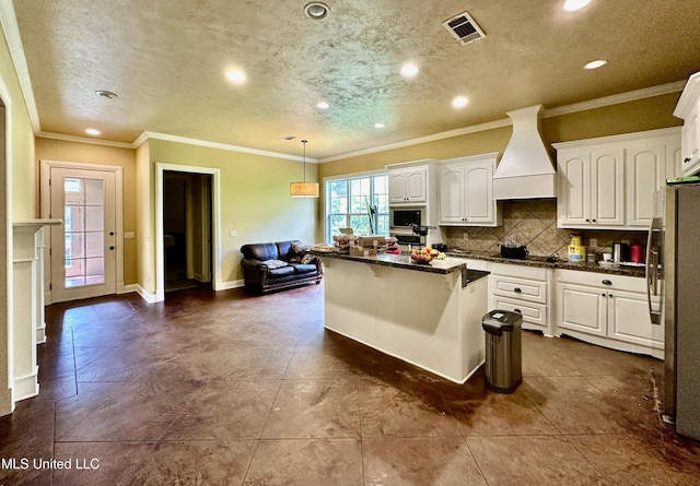 109 Brisage Dr, Madison, MS 39110 - kitchen featuring stainless steel appliances, recessed lighting, visible vents, and premium range hood