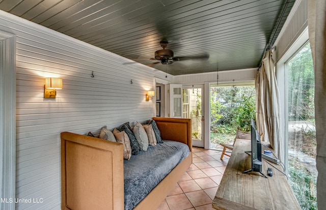 sunroom / solarium with ceiling fan