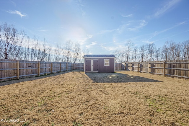 view of yard featuring a storage unit