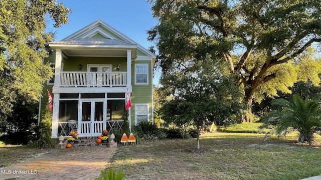 view of front of house with a balcony