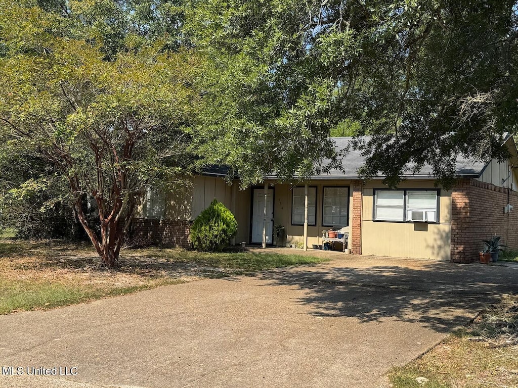 view of front of house