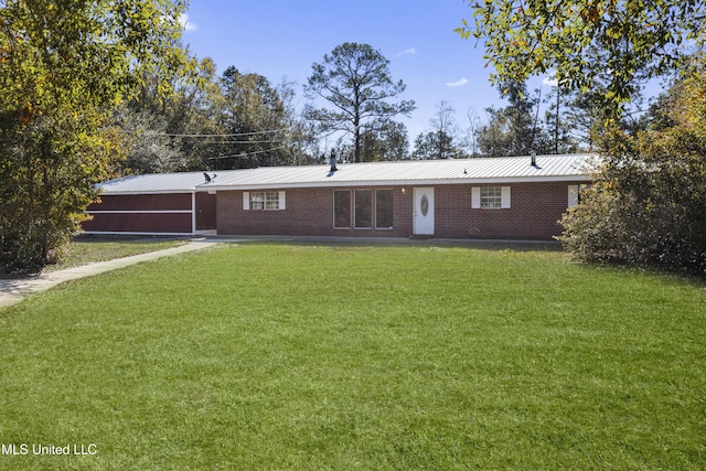 back of house featuring a yard