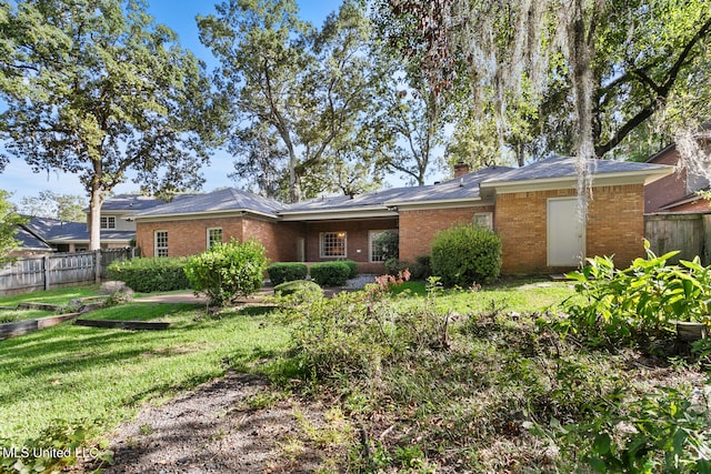 back of house featuring a yard