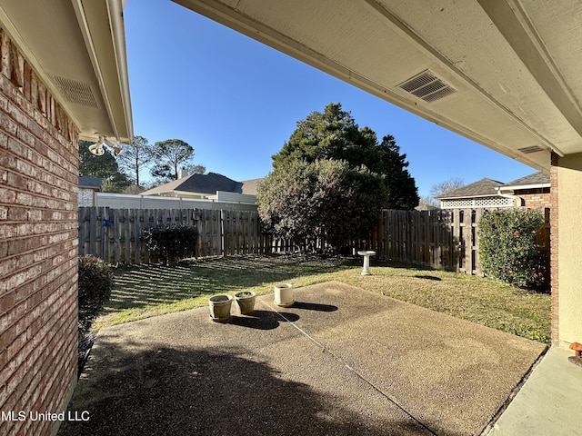 view of yard featuring a patio area