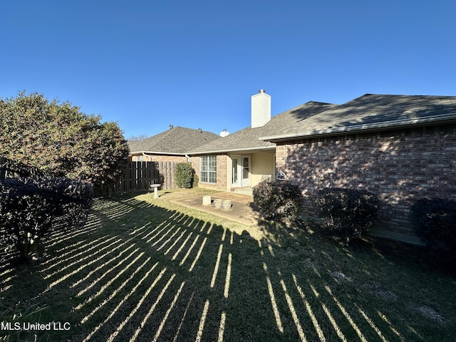 view of yard featuring a patio