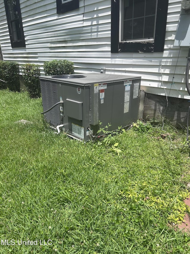 117 Shadow Lawn Dr, Jackson, MS 39204 - exterior view of central AC