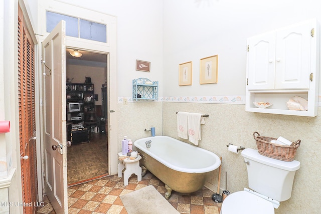 2548 Furrs Mill Dr, Wesson, MS 39191 - full bath with a freestanding tub, toilet, and wainscoting