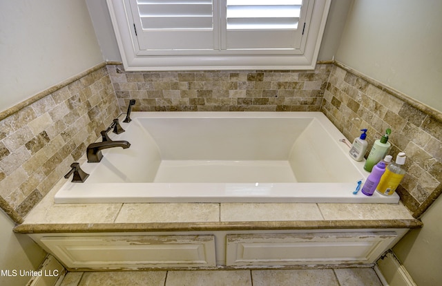 bathroom featuring a washtub