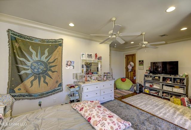 bedroom featuring crown molding and ceiling fan