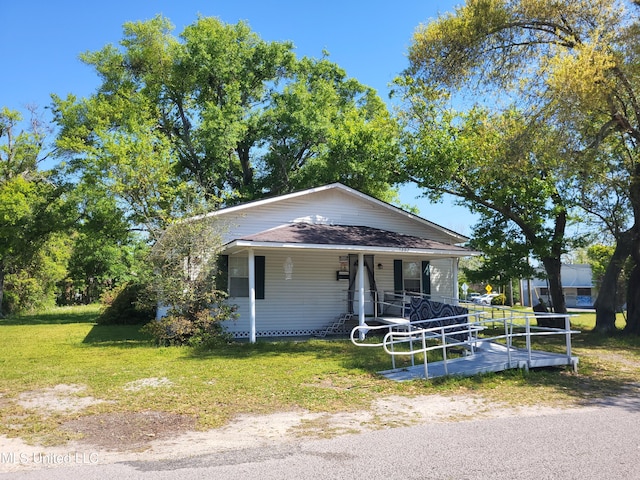 bungalow featuring a front yard