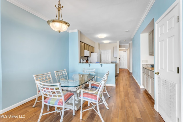 dining area featuring light hardwood / wood-style flooring and ornamental molding