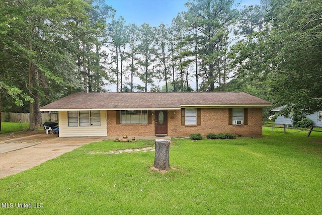 560 Bailey St, Mendenhall, MS 39114 - single story home featuring concrete driveway, brick siding, and cooling unit