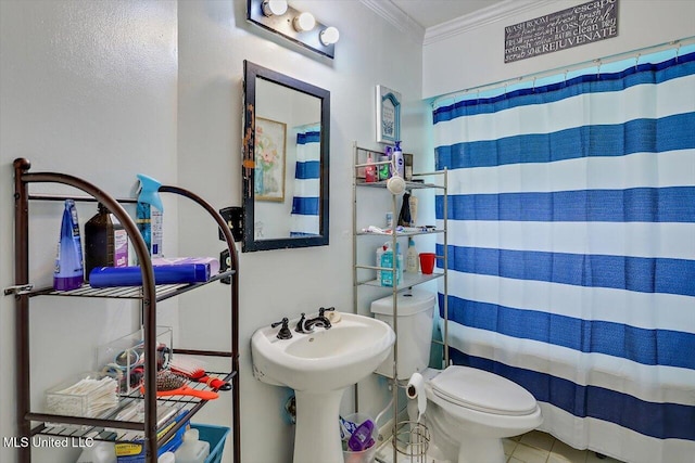 560 Bailey St, Mendenhall, MS 39114 - full bathroom with crown molding, toilet, a shower with shower curtain, and tile patterned floors