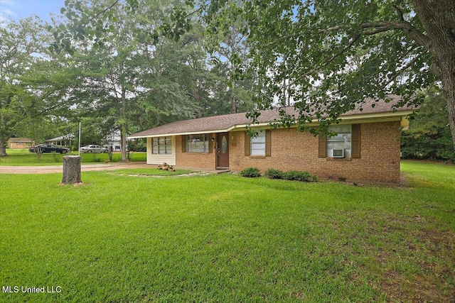 560 Bailey St, Mendenhall, MS 39114 - ranch-style house featuring a front yard, brick siding, and driveway
