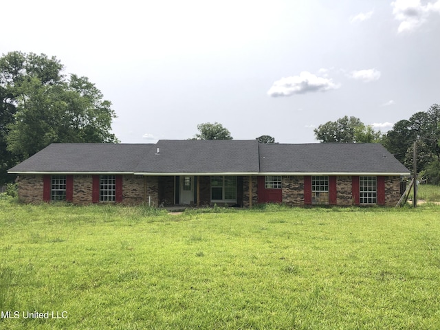 303 Old Spanish Trl, Jackson, MS 39212 - ranch-style home featuring a front yard