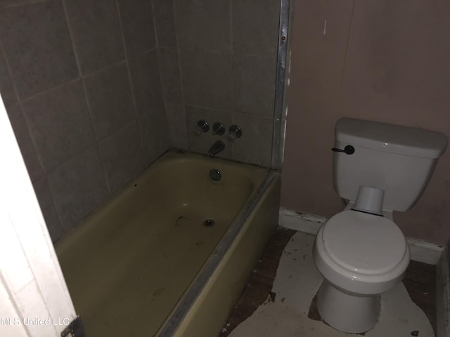 303 Old Spanish Trl, Jackson, MS 39212 - full bath featuring toilet, baseboards, and shower / bath combination