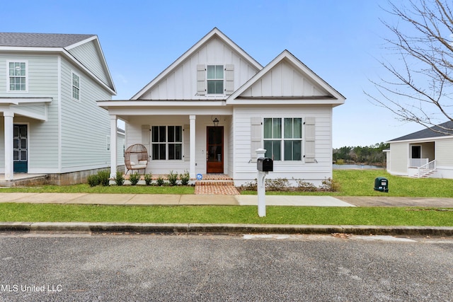 view of front of house featuring a front yard and covered porch