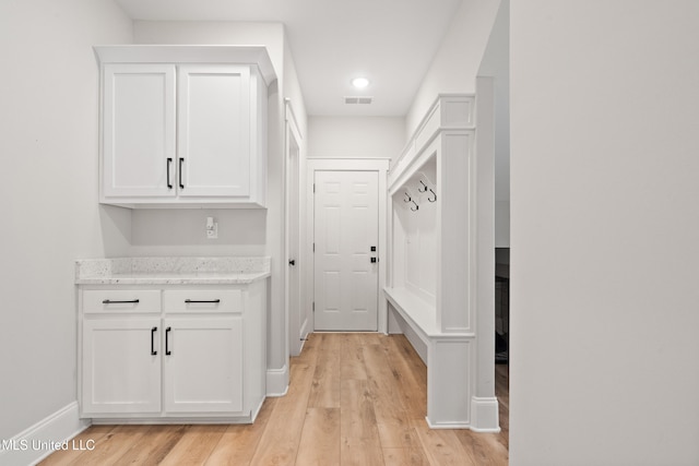 4270 Sunset Rd, Nesbit, MS 38651 - mudroom featuring visible vents, recessed lighting, light wood-style flooring, and baseboards