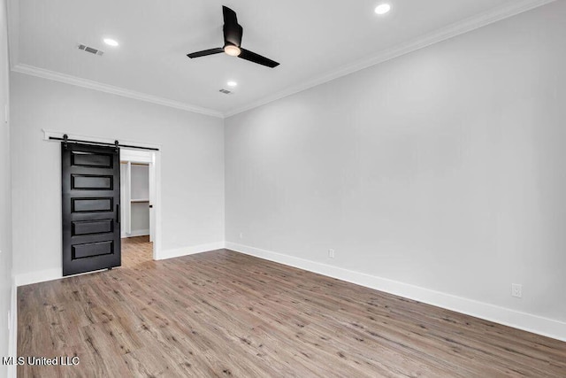 414 Shell St, Biloxi, MS 39530 - empty room with ceiling fan, wood finished floors, recessed lighting, a barn door, and baseboards