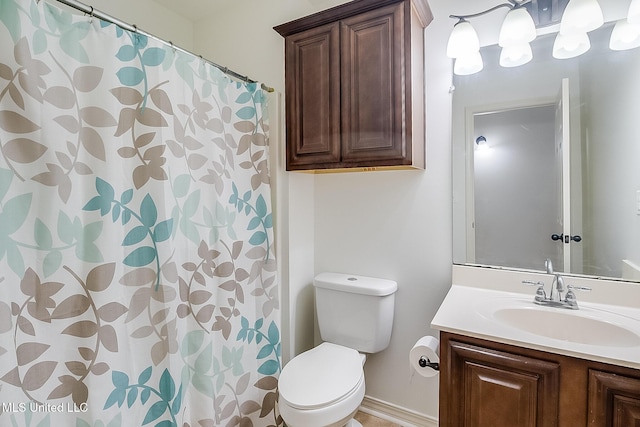 bathroom with a shower with curtain, vanity, and toilet