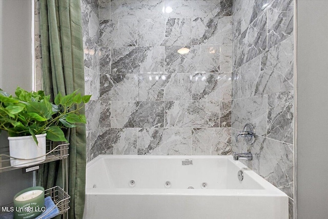 bathroom with tiled shower / bath