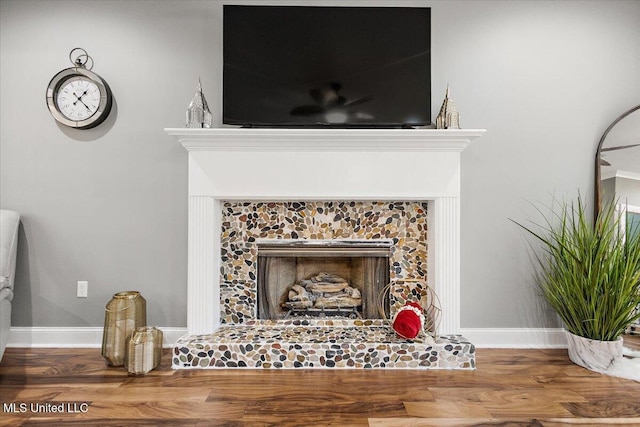 details featuring hardwood / wood-style flooring