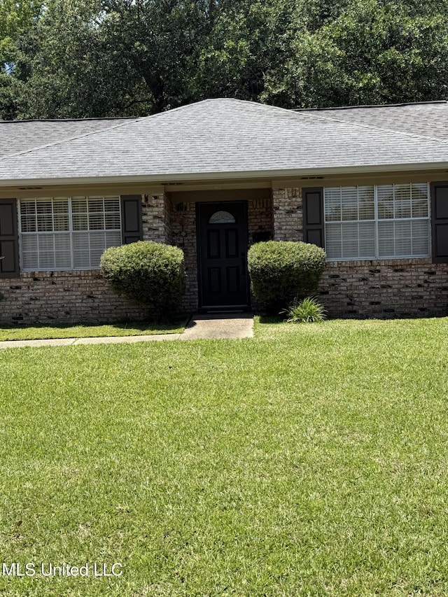 2246 Baywood Dr, Biloxi, MS 39532 - ranch-style home with brick siding and a front lawn