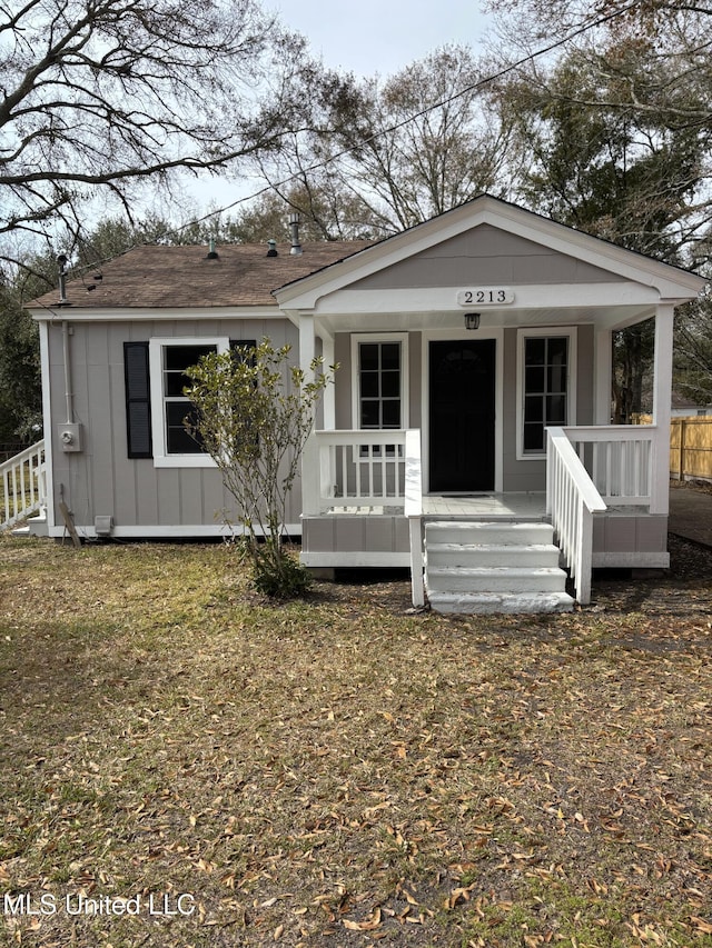 view of front of property with a porch and a front lawn