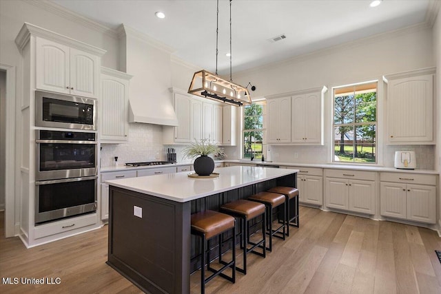 6603 Wirtz Rd, Flowood, MS 39232 - kitchen featuring appliances with stainless steel finishes, plenty of natural light, a kitchen island, a kitchen bar, and recessed lighting