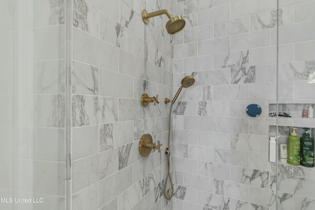 full bath featuring a tile shower