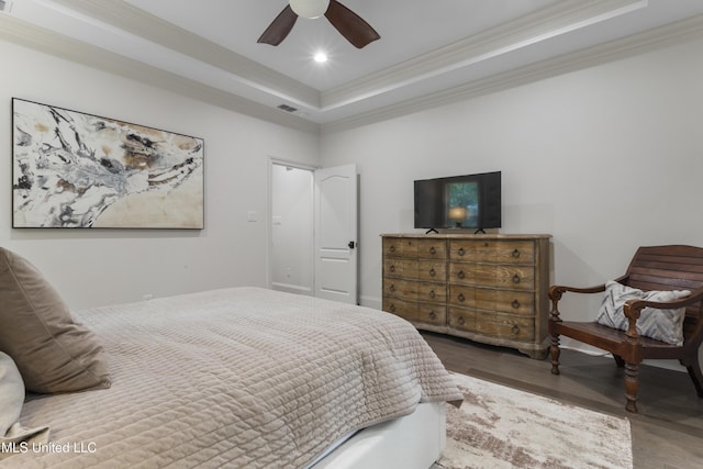6416 Oliwa Pl, Diamondhead, MS 39525 - bedroom featuring crown molding, a tray ceiling, wood finished floors, recessed lighting, and a ceiling fan