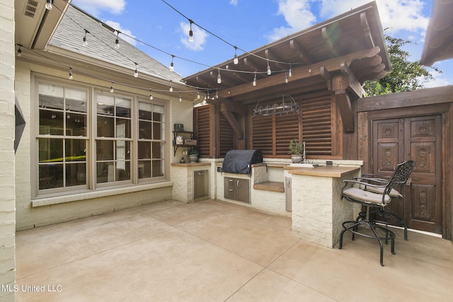 view of patio / terrace featuring area for grilling and an outdoor kitchen