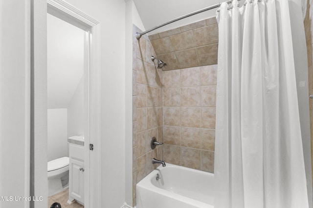 bathroom featuring shower / tub combo with curtain and toilet