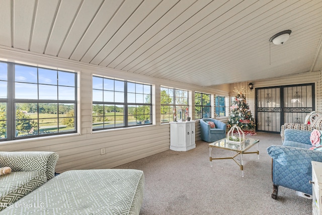 sunroom with vaulted ceiling