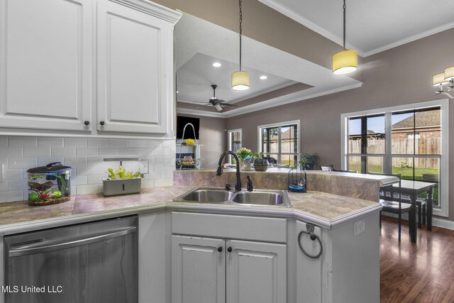 169 Beechwood Cir, Pearl, MS 39208 - kitchen featuring a sink, stainless steel dishwasher, a peninsula, healthy amount of natural light, and ornamental molding