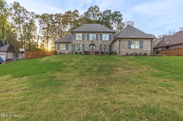 view of front of property with a front yard