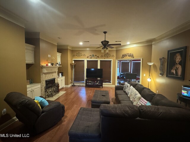 living room with hardwood / wood-style floors, ceiling fan, and ornamental molding