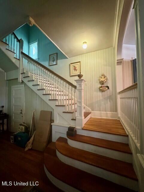 206 Linton Ave, Natchez, MS 39120 - stairway with wood finished floors