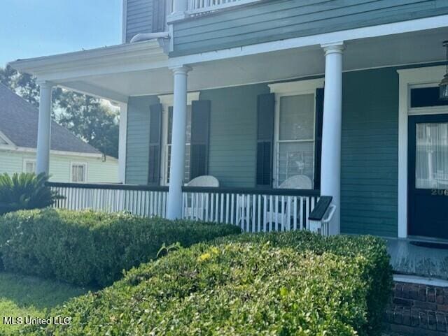 206 Linton Ave, Natchez, MS 39120 - property entrance with covered porch